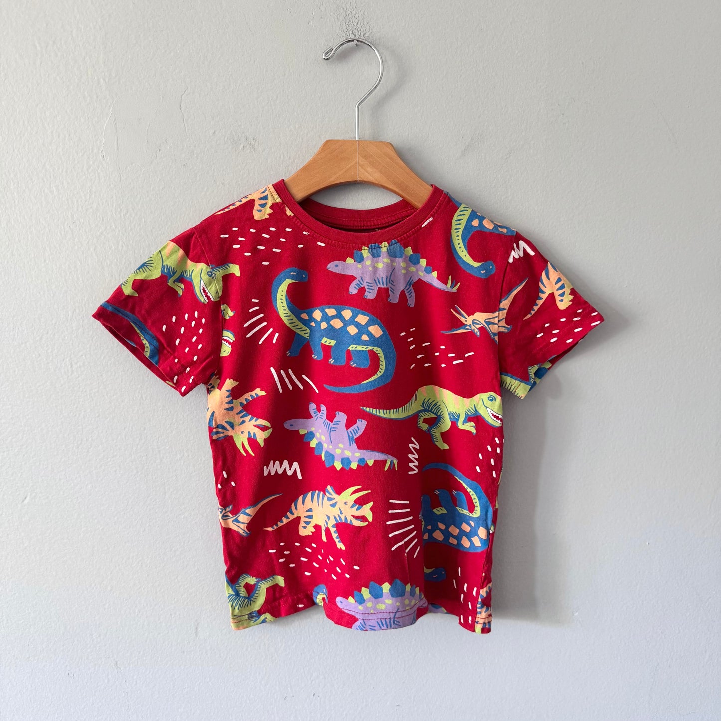 Primark / Red x dinosaur T-shirt / 5-6Y