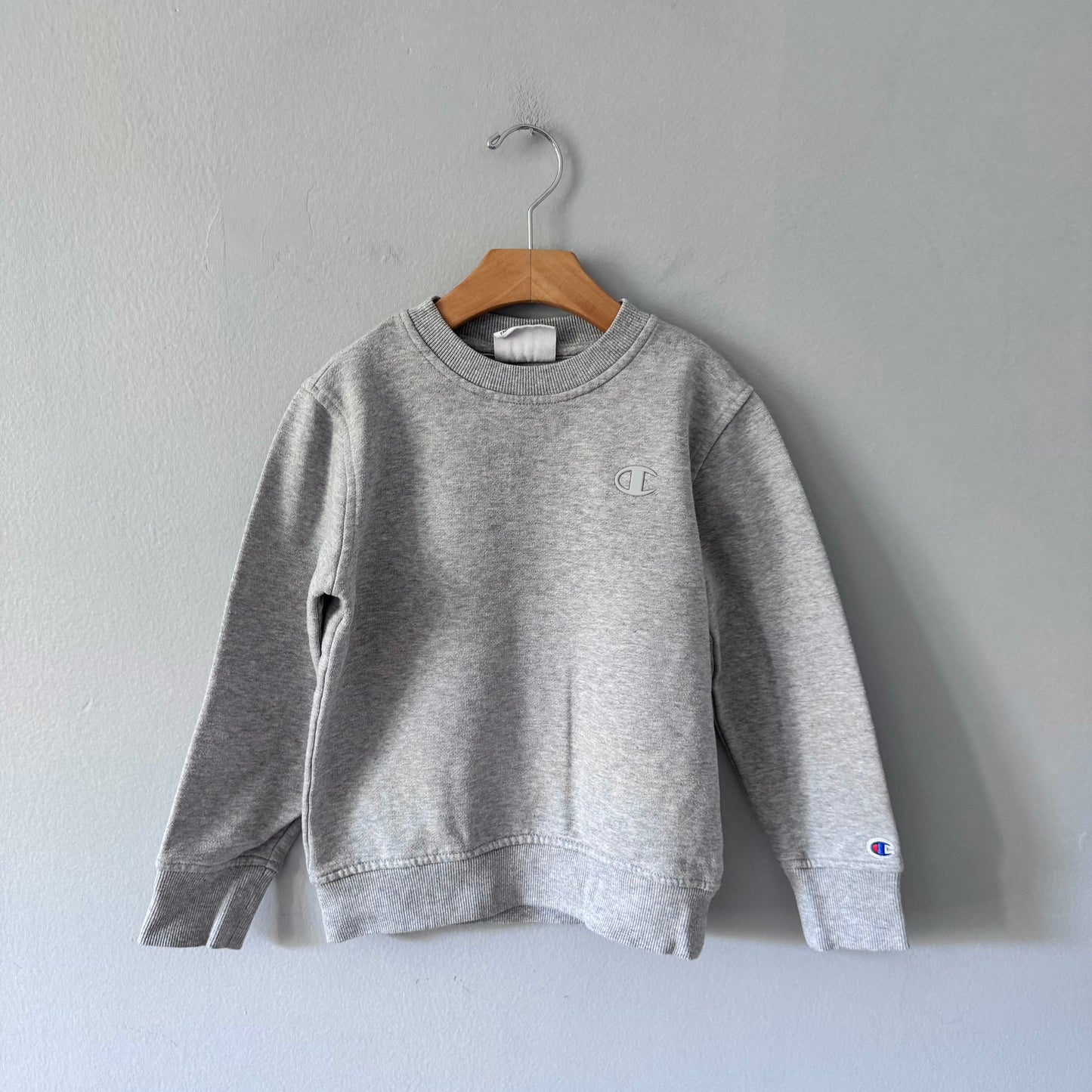 Champion / Light grey sweatrshirt / 6Y