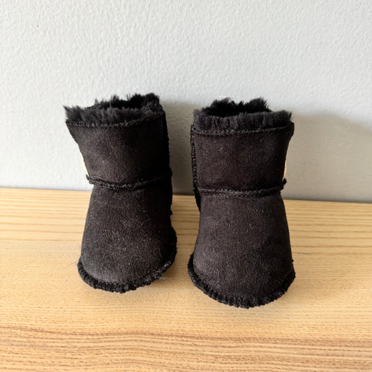 Ugg / Black bootie / US5-6