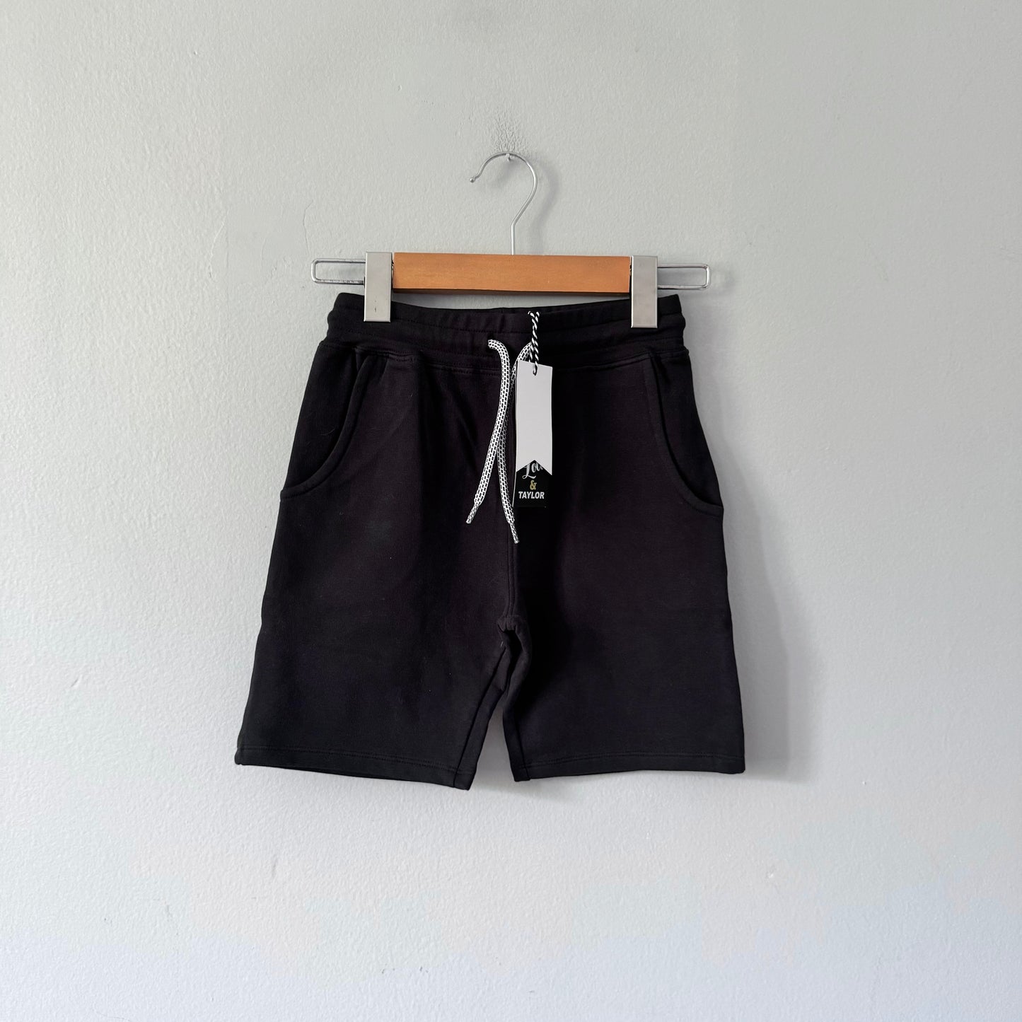 Lola & Taylor / Black crew shorts / 5Y - New with tag