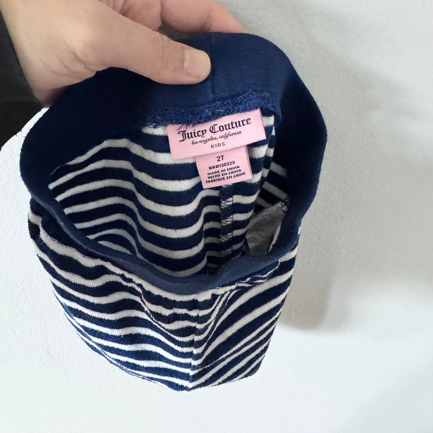 Juicy Couture / Short rayé bleu marine / 2T