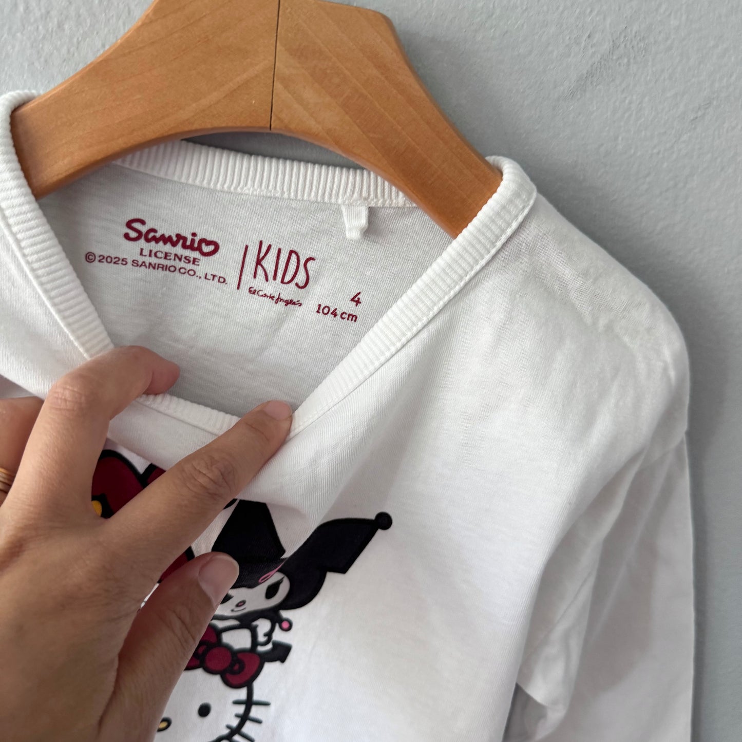 Sanrio / White long sleeve - Kitty and friends / 4Y