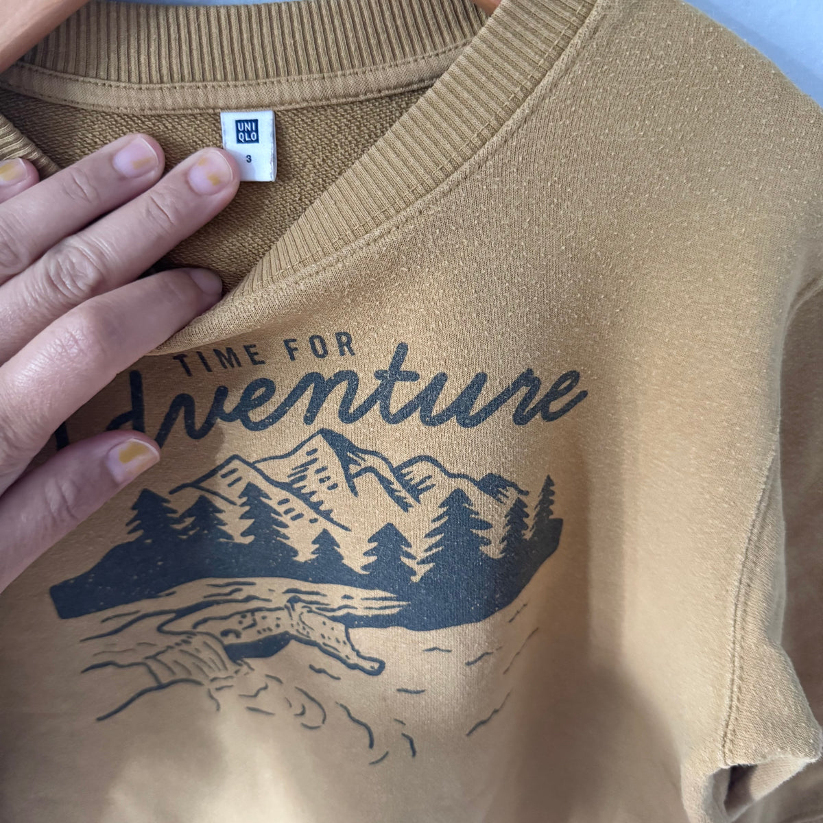 Uniqlo / Mustard sweatshirt / 3Y