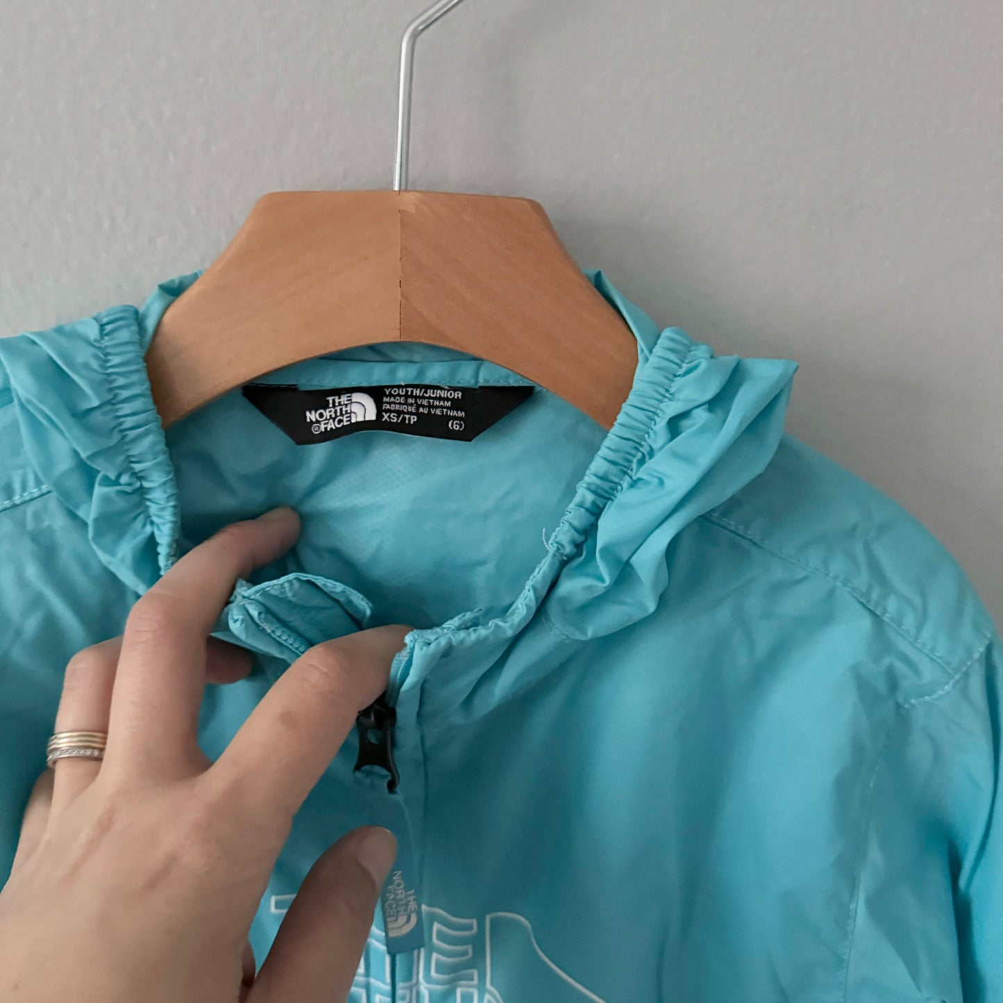 The North Face / Windbreaker - Light blue / 6Y