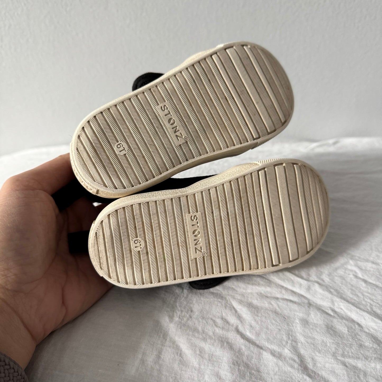 Stonz / Running Shoes / US6