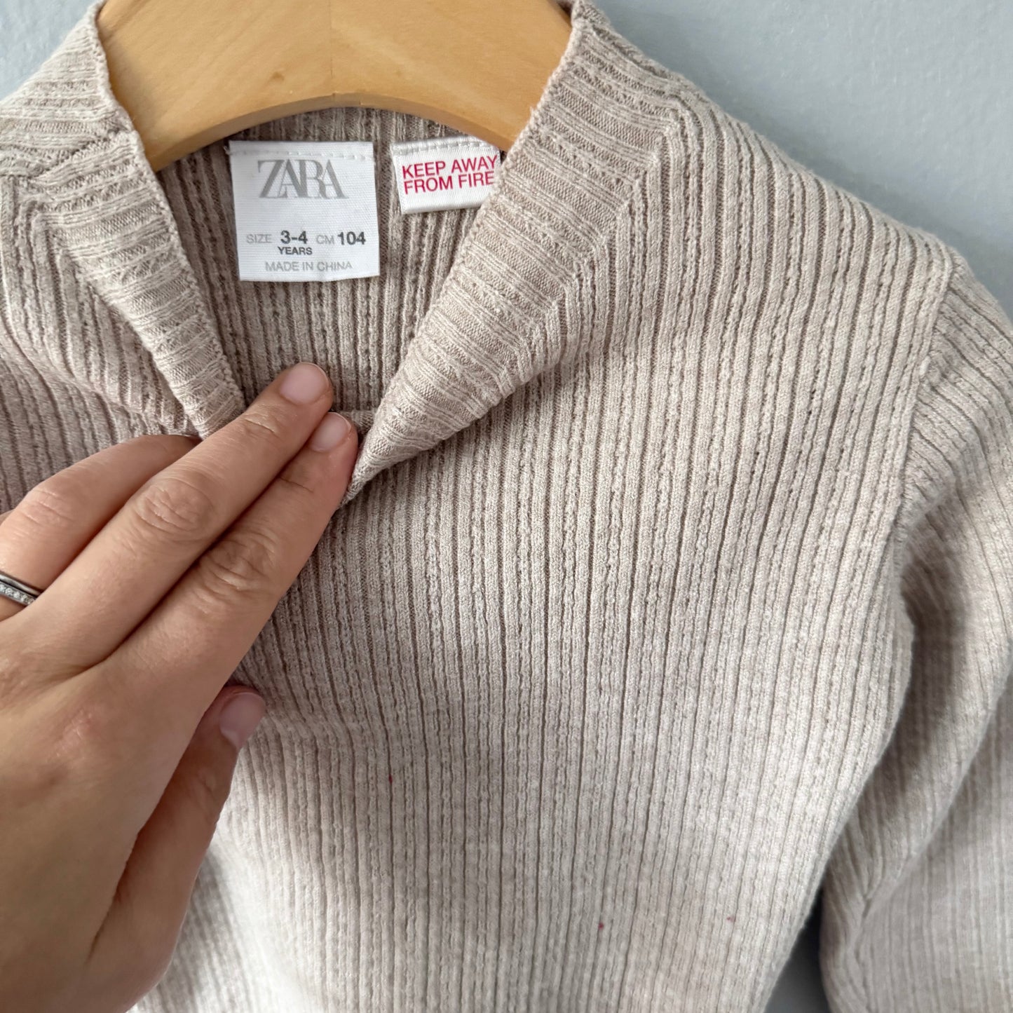 Zara / Beige ribbed knit top	 / 3-4Y