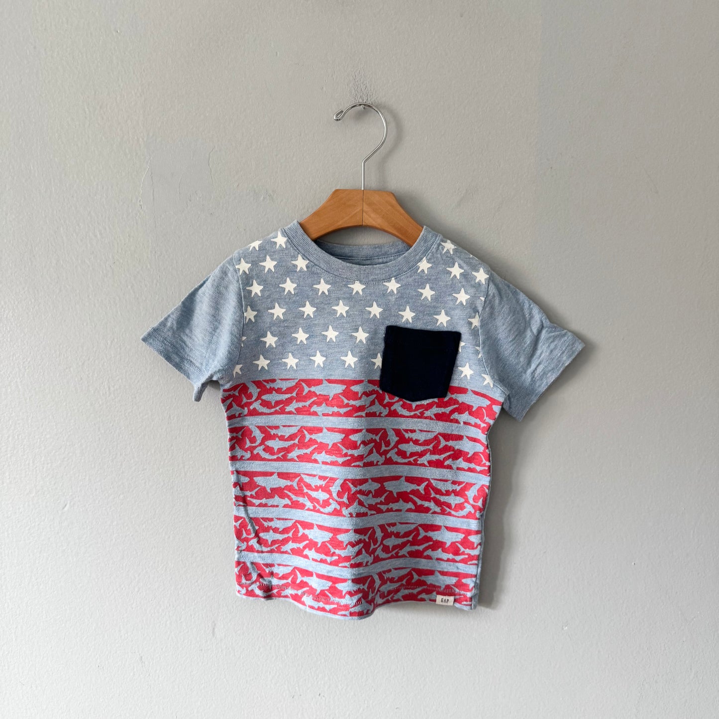 Gap / Blue red shark T-shirt / 3Y