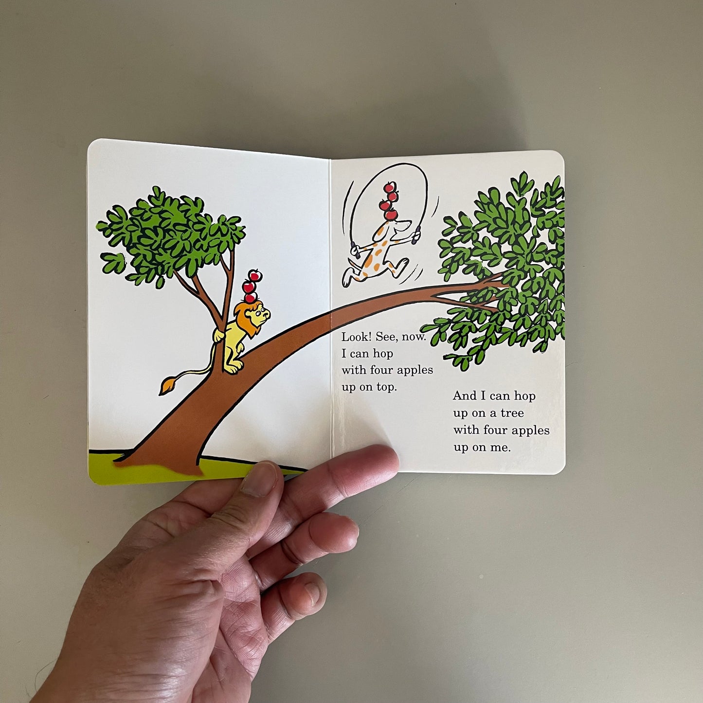 Ten Apples Up On Top! / Dr. Seuss