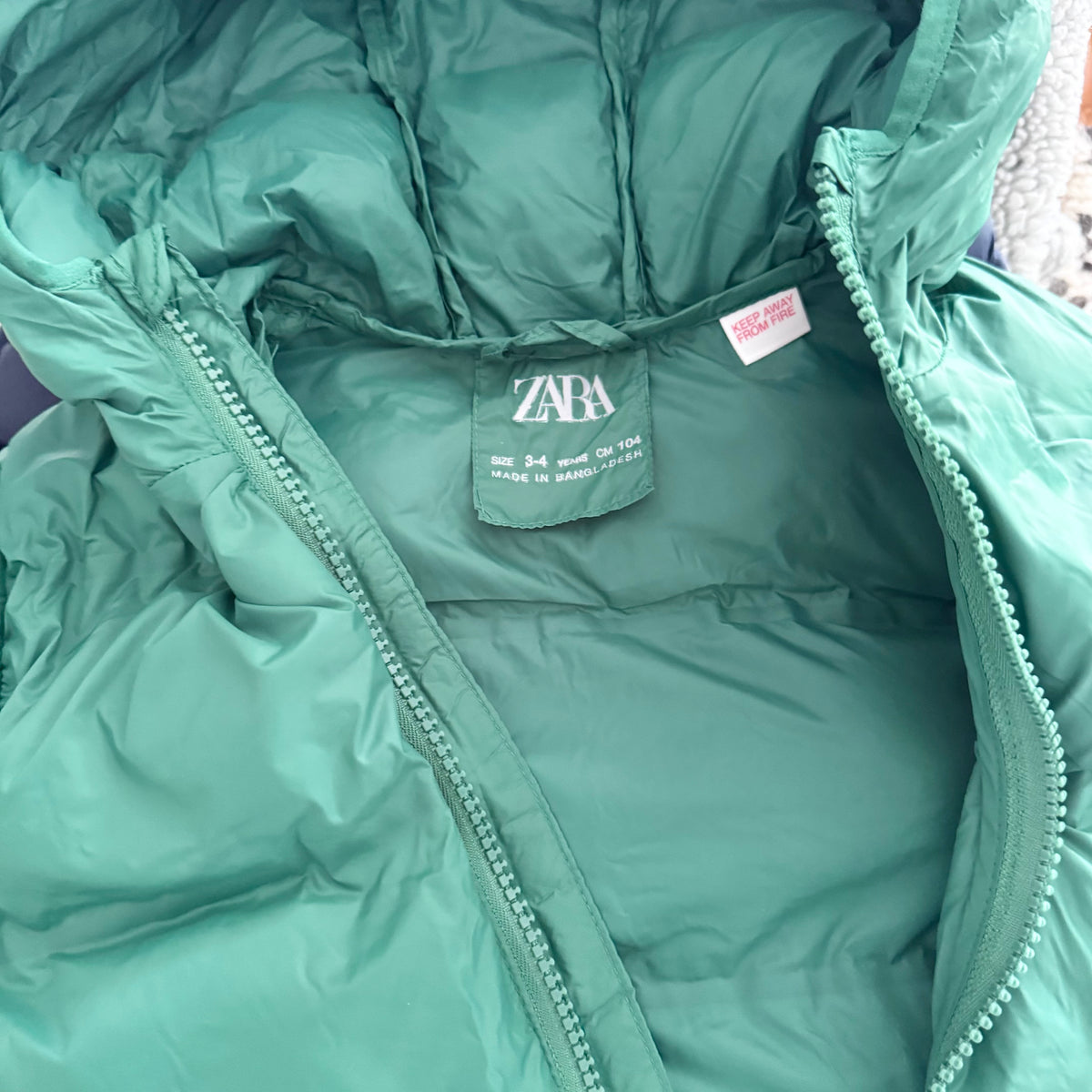 Zara / Green light puffer / 3-4Y