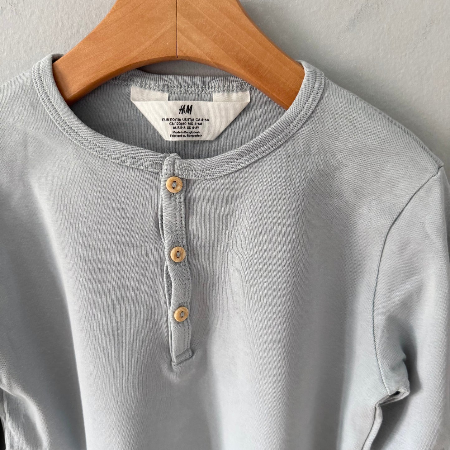 H&M / Light blue long sleeve top / 4-6Y