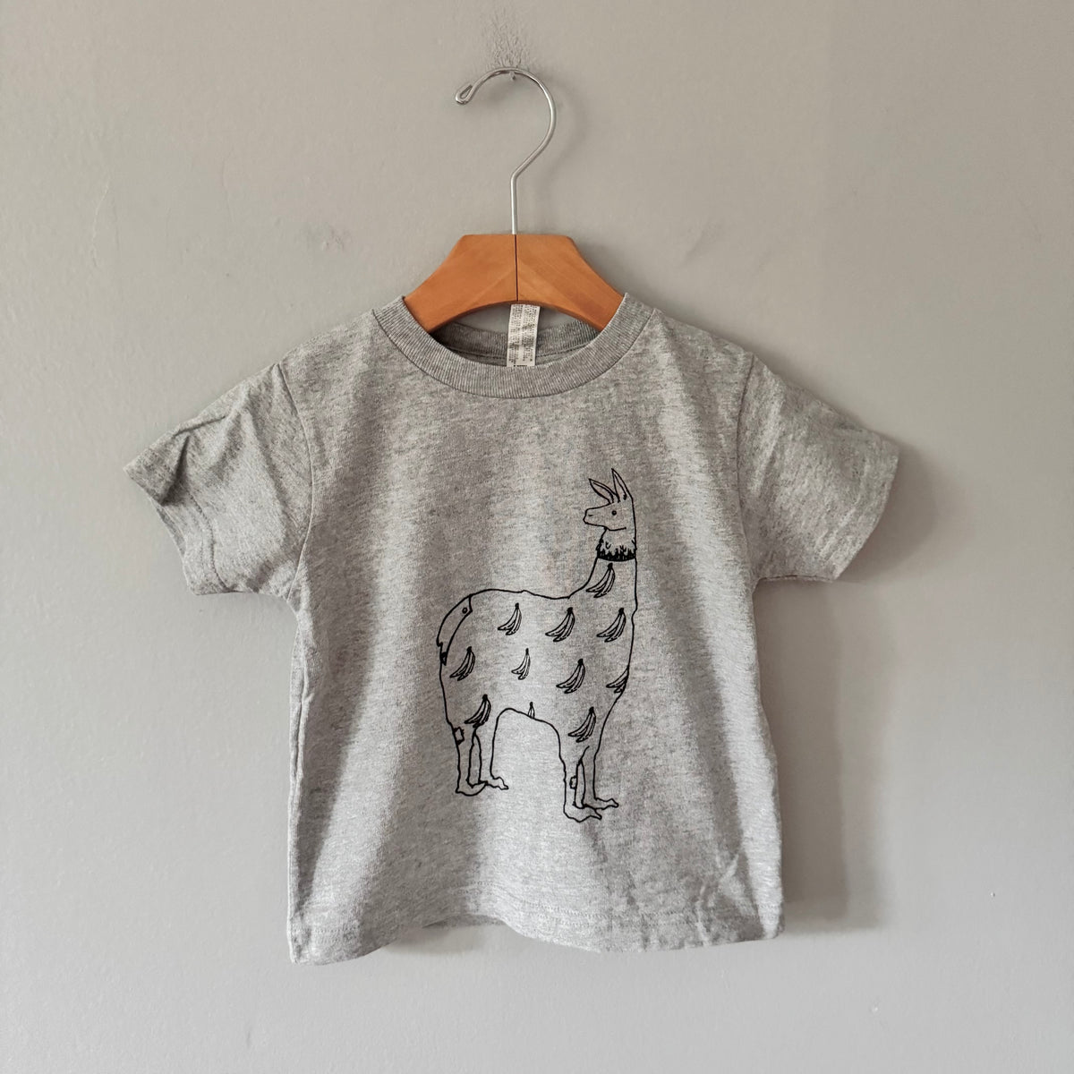 Rabbit skins / Llama x banana grey T-shirt / 3T
