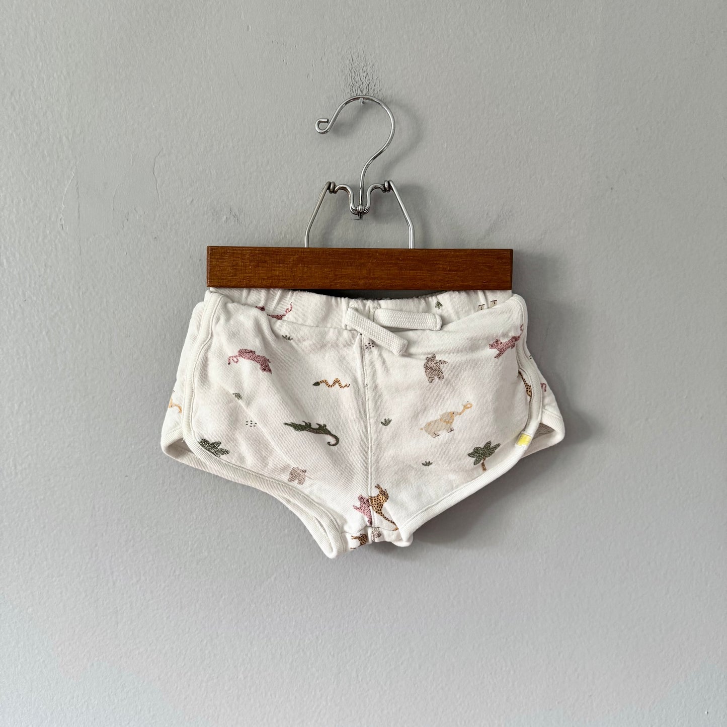 Rise Little Earthling / White crew shorts / 18-24M