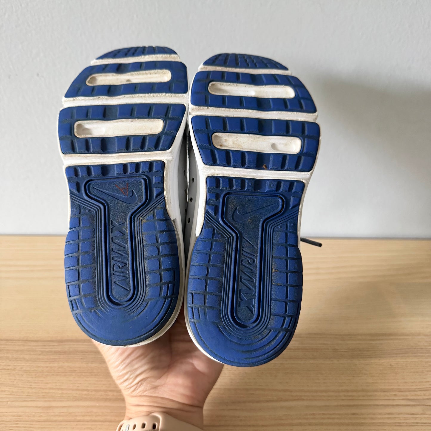 Nike / Sneaker / J1