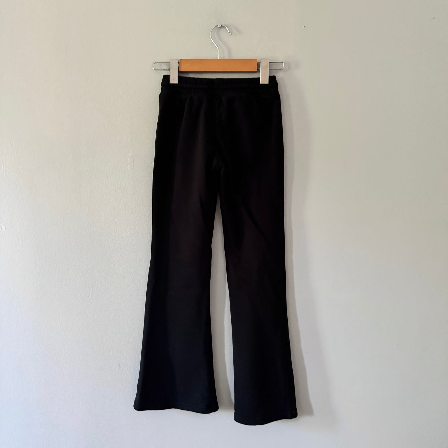 H&M / Black flare sweatpants / 10-11Y