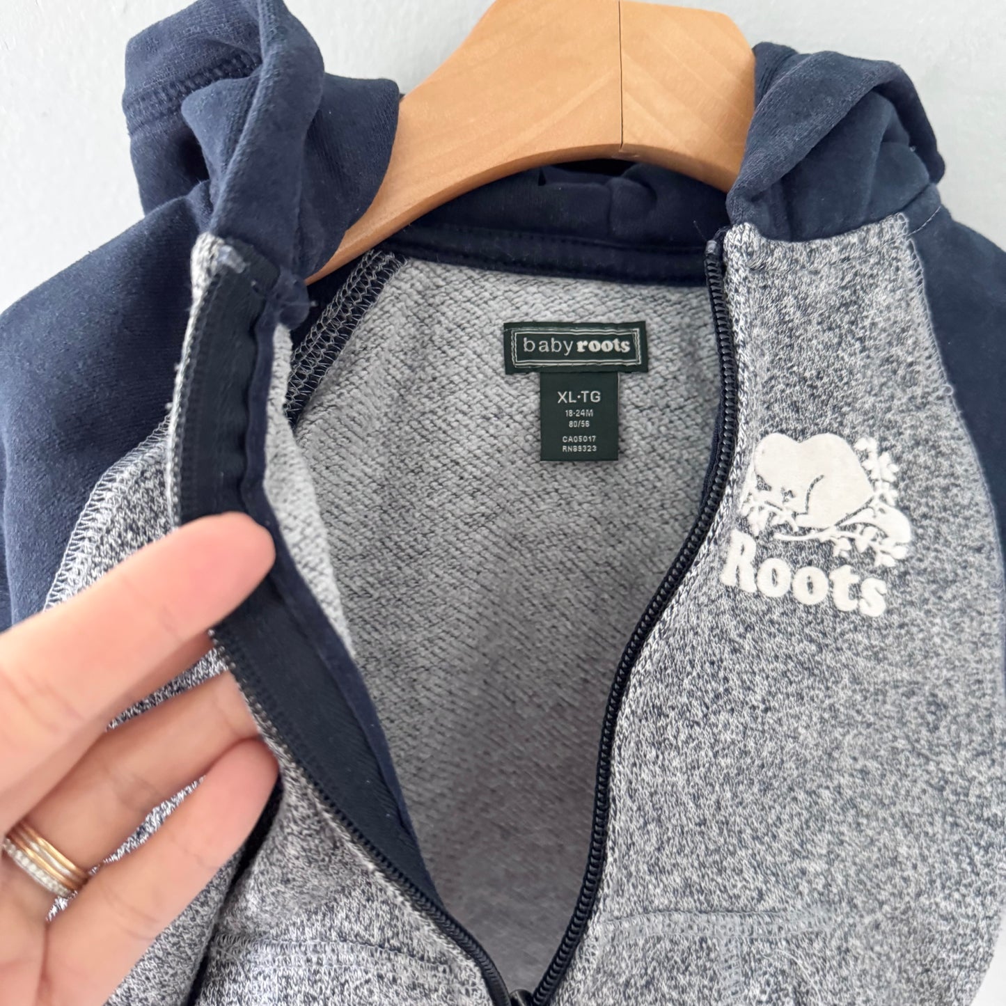 Roots / Navy x salt and pepper zip up hoodie / 18-24M