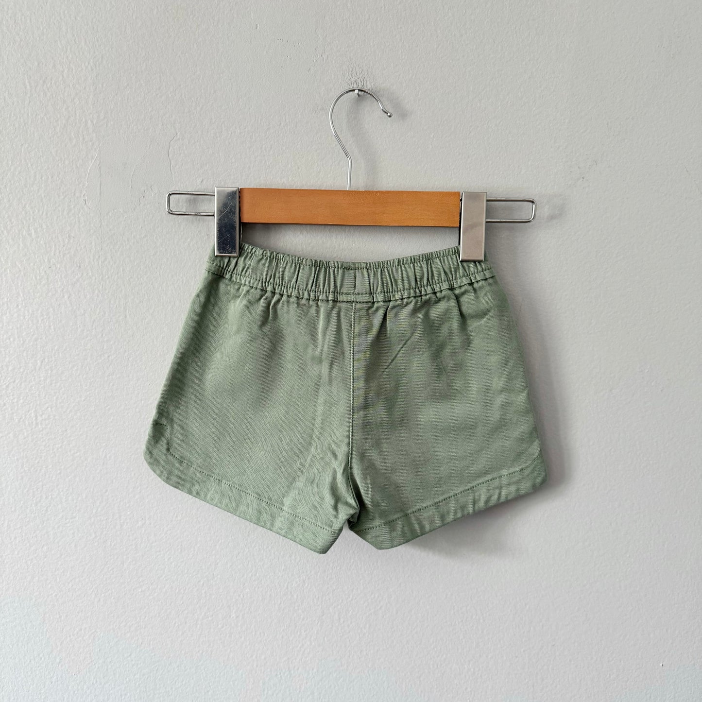 Crewcuts / Girls' fishtail-hem short in chino - Green - New with tag / 3Y