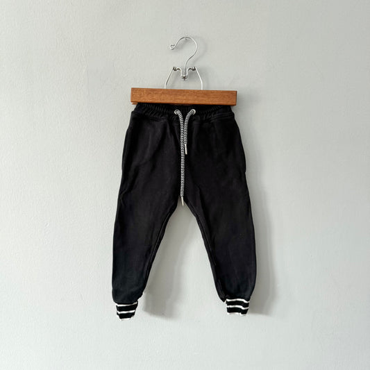 Whistle & Flute / Black sweatpants / 1-2Y