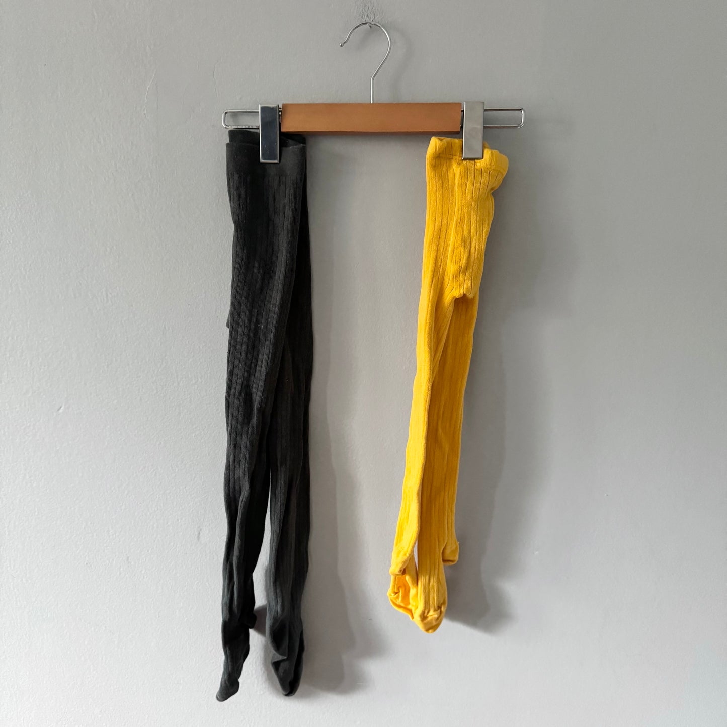 H&M & No brand / Dark grey & yellow tights / 2-3Y