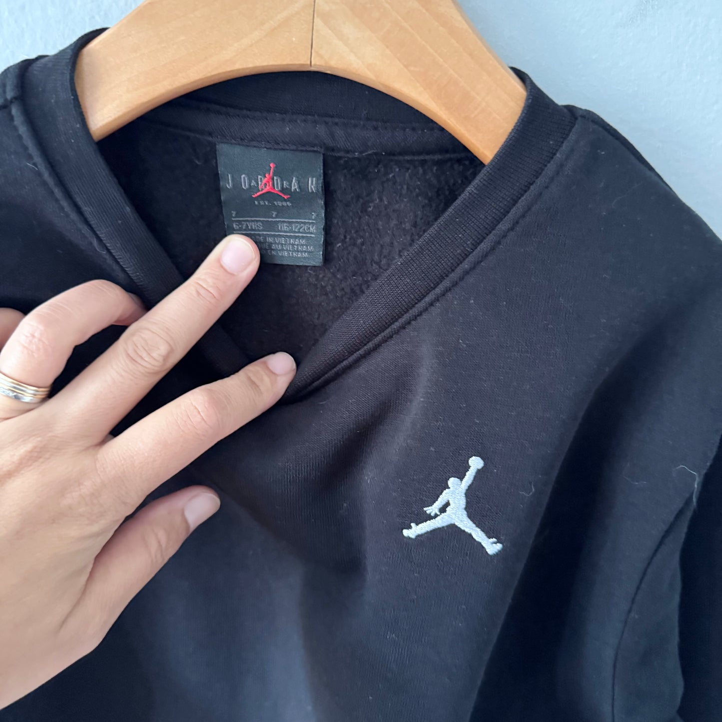 Jordan / Black sweatshirt / 6-7Y
