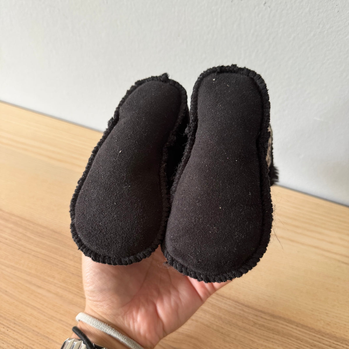 Ugg / Black bootie / US5-6