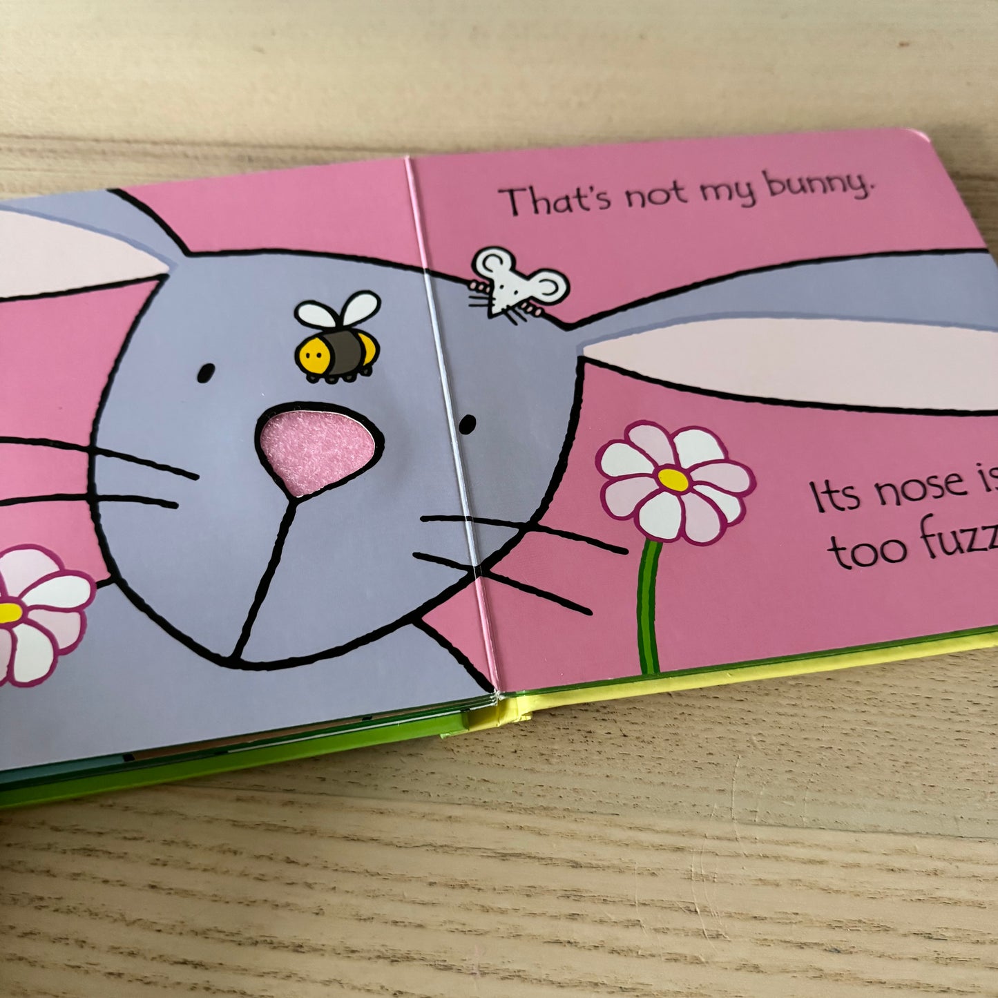 Livres Usborne à toucher et à sentir - Ce n'est pas mon lapin