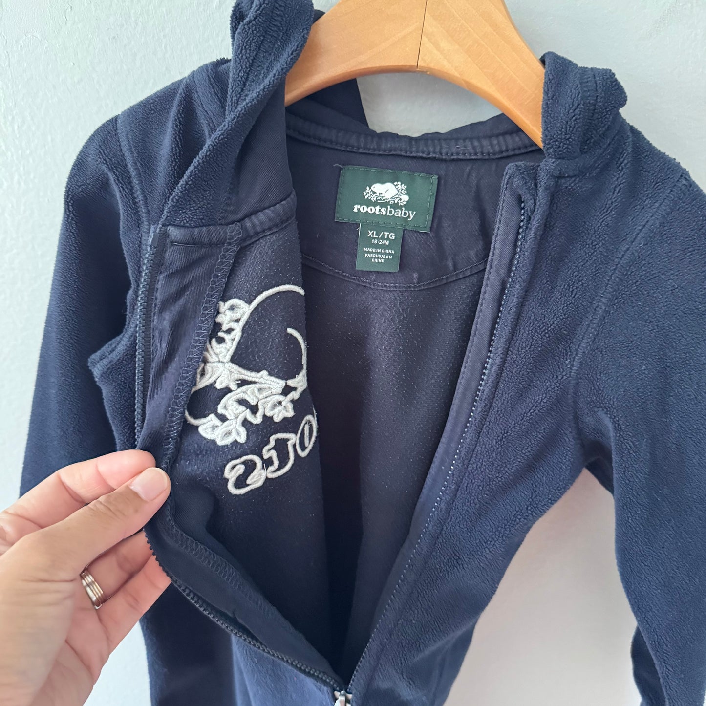 Roots / Dark navy velour romper / 18-24M