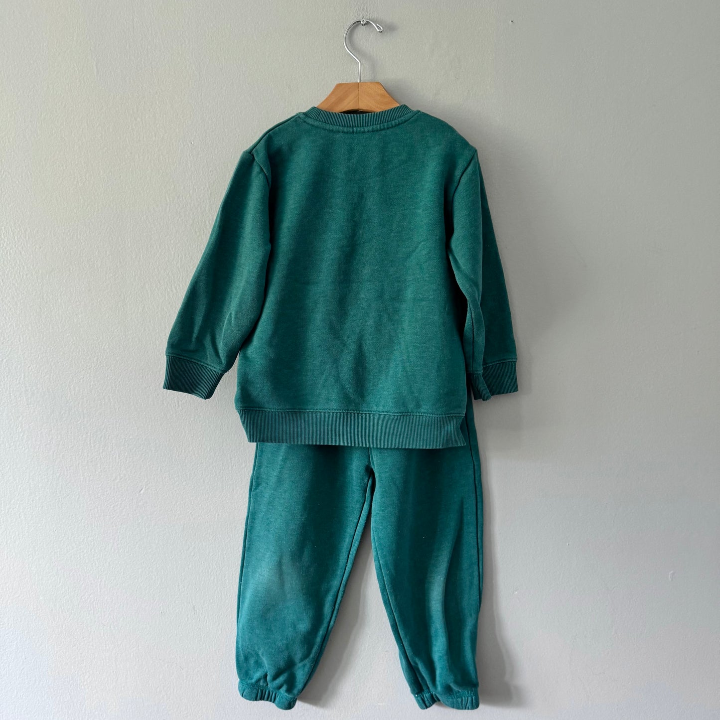 10 Trees / Green sweatshirt & pants set / 5T