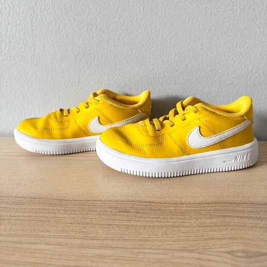 Nike / Yellow sneaker / US10