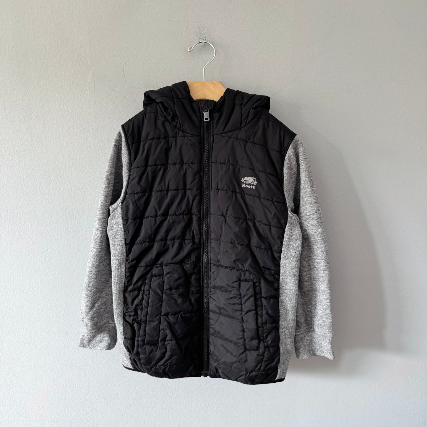 Roots / Grey x black zip up puffer hoodie / 7-8Y