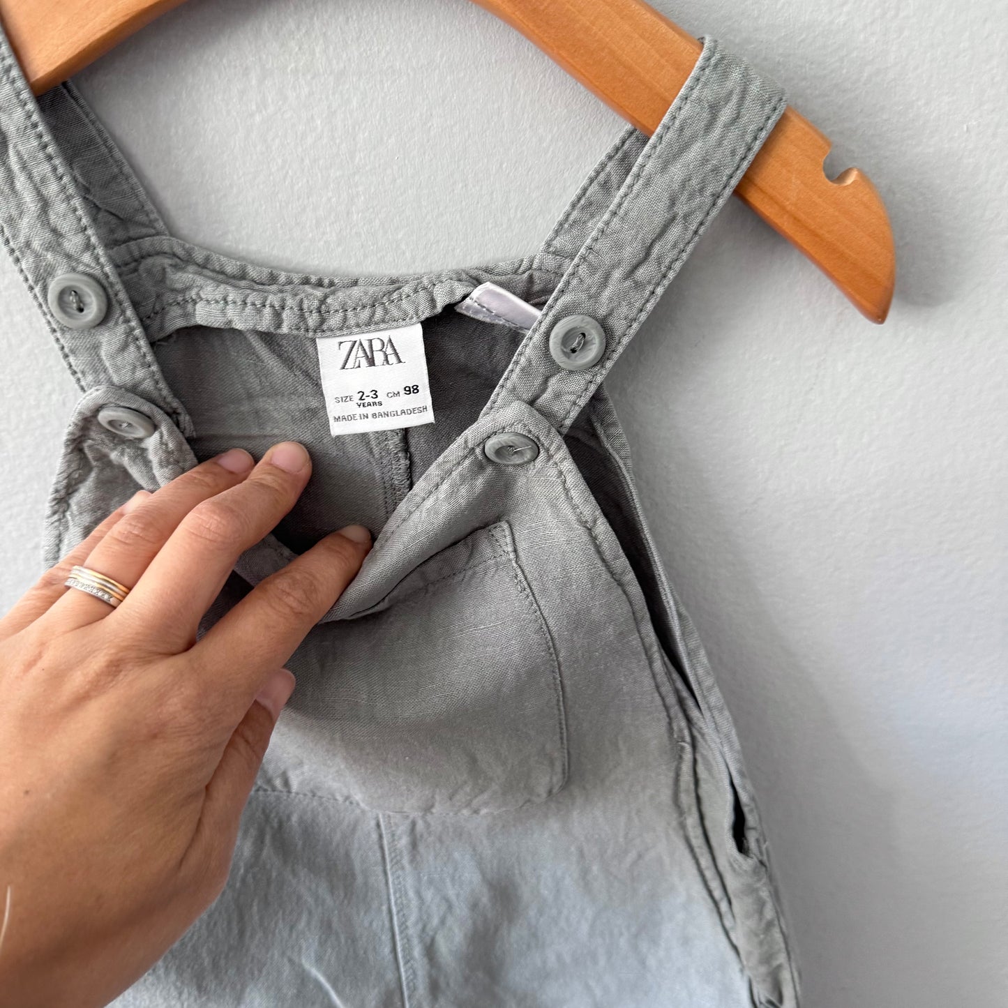 Zara / Khaki overall shorts / 2-3Y
