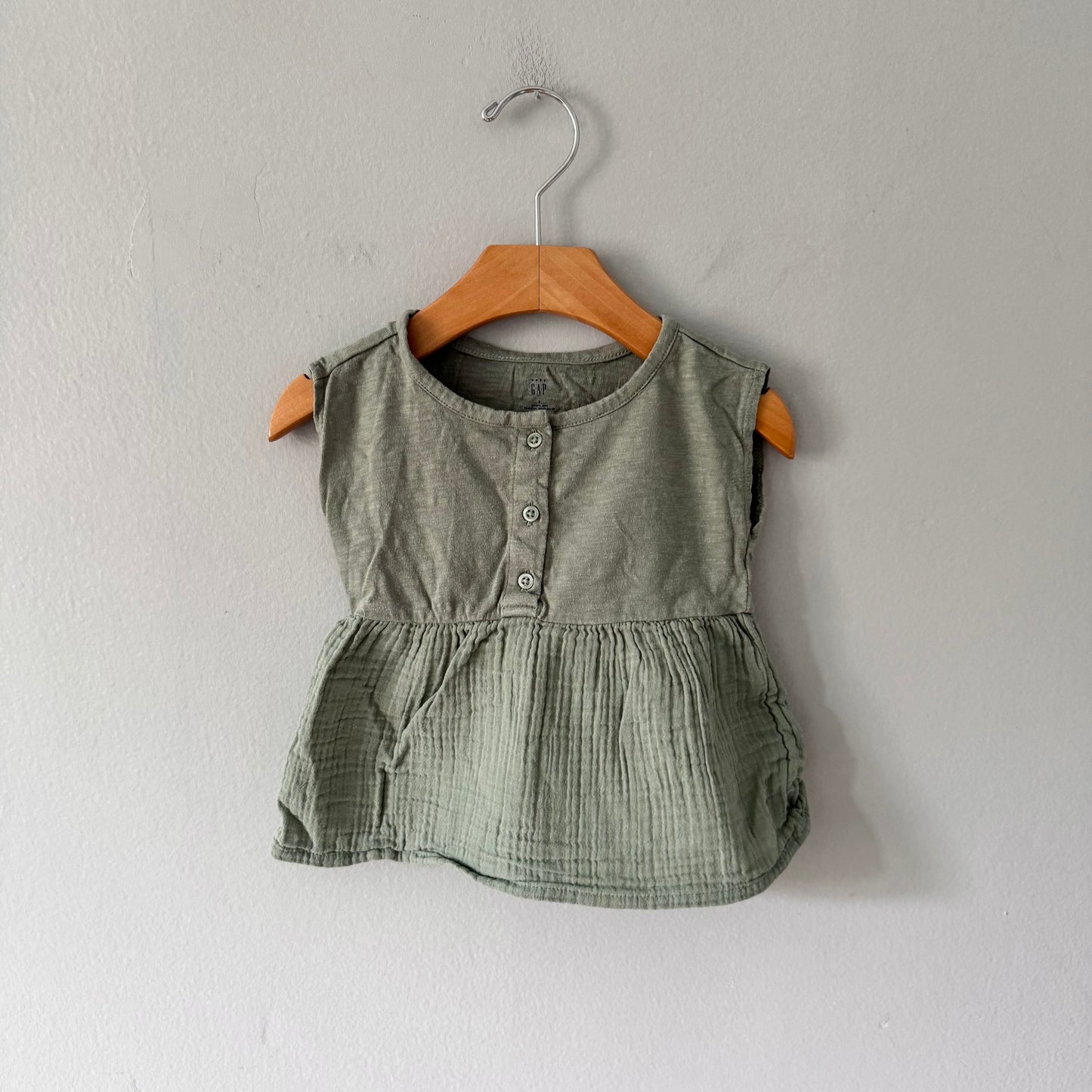 Gap / Khaki muslin tank top / 2Y