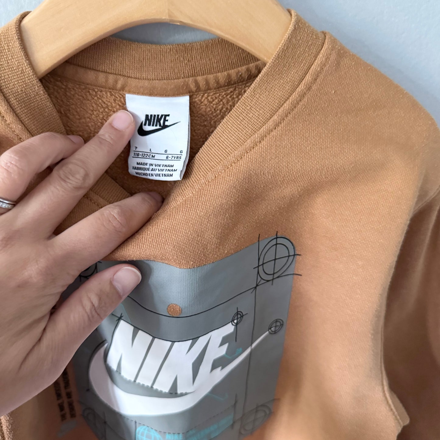 Nike / Light brown sweatshirt / 6-7Y