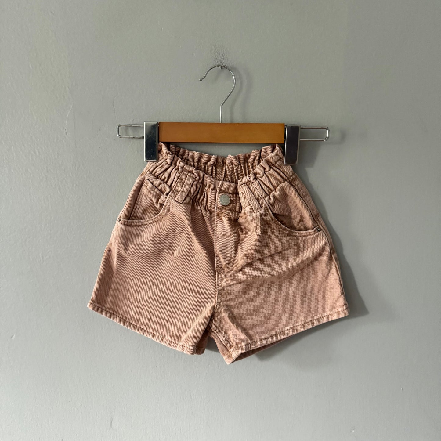 H&M / Brown denim shorts / 4-5Y