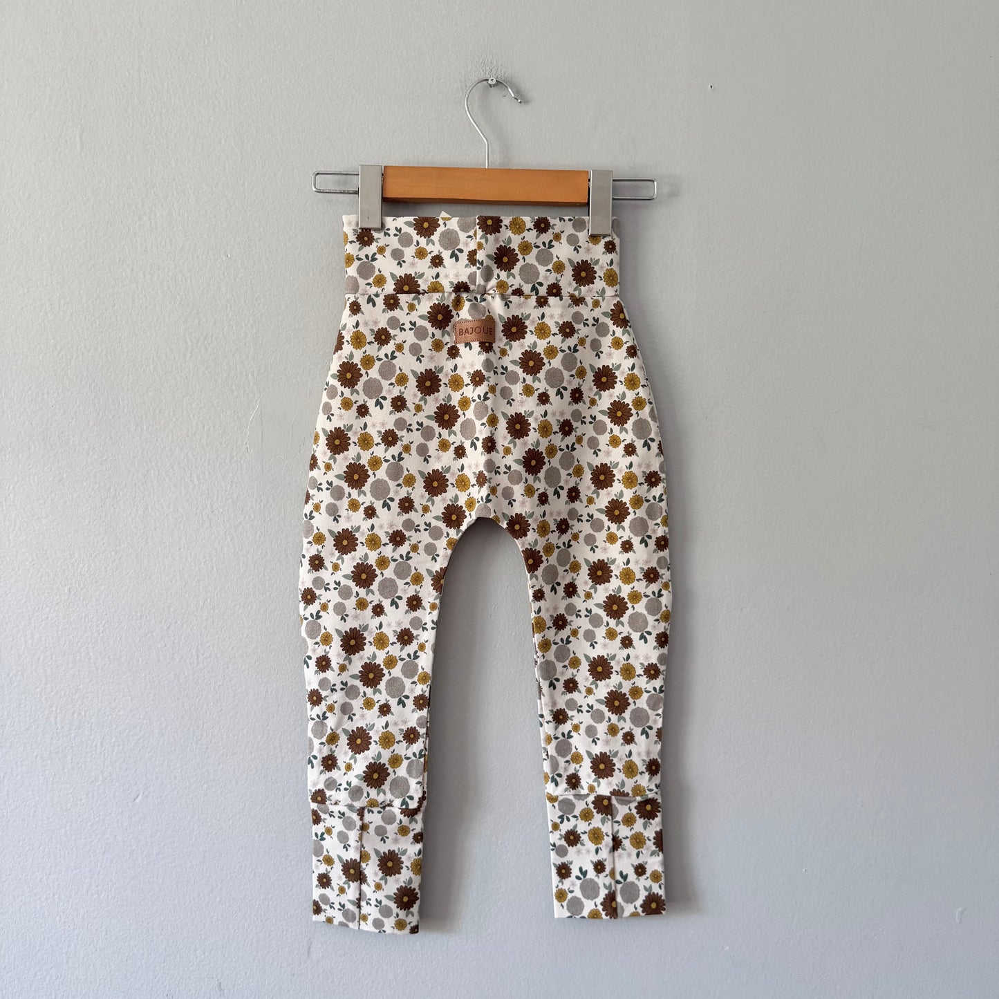 Bajoue / White x brown floral harem pants / 3-5T - New with tag