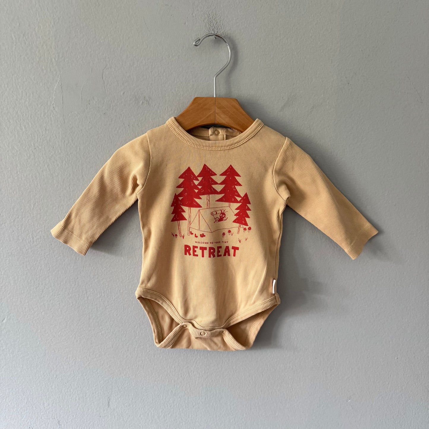 Tiny Cottons / Beige ribbed onesie / 6M