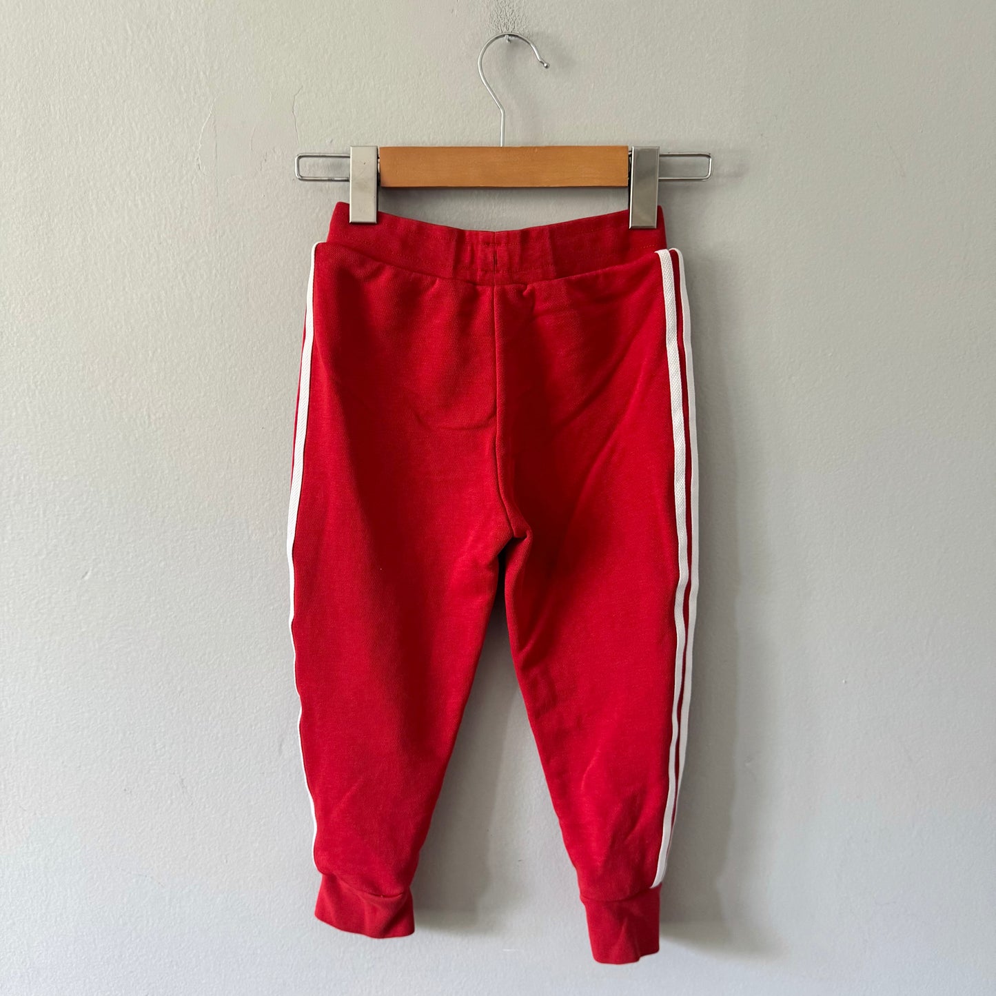 Adidas / Red sweatpants / 3-4Y