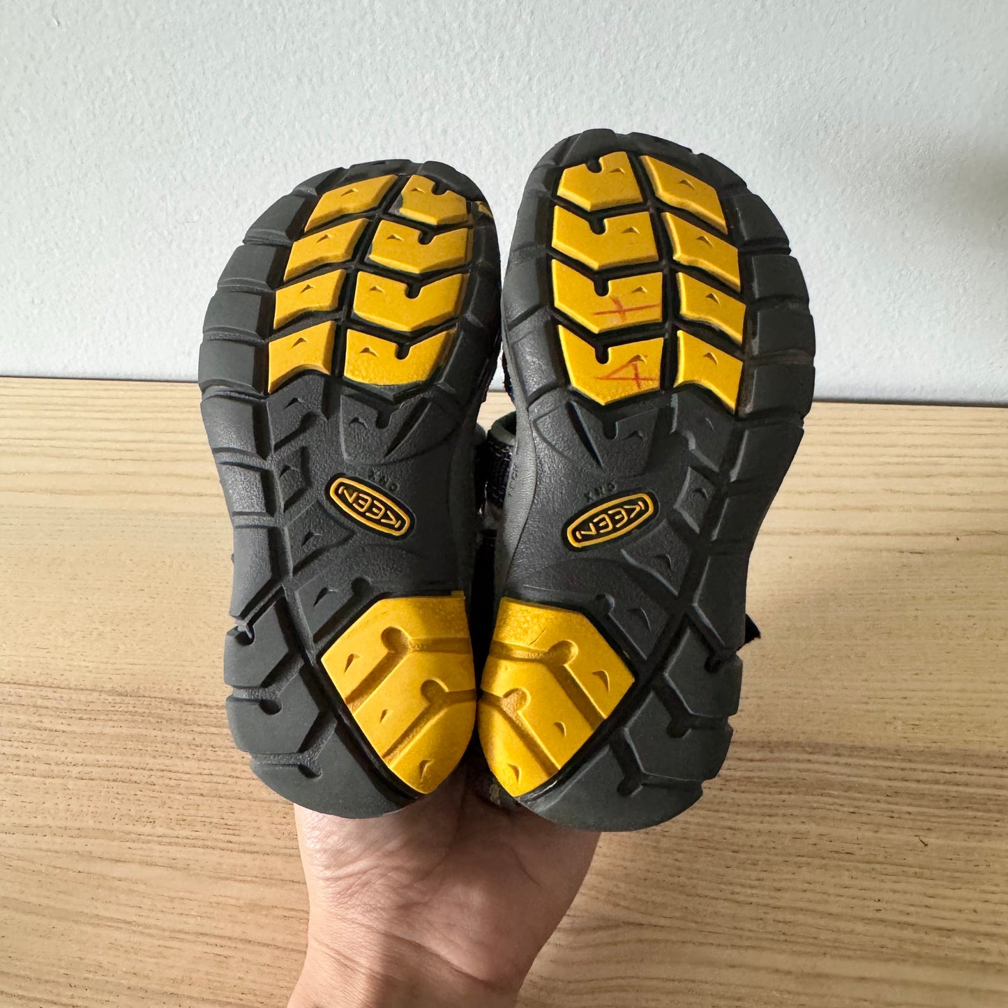 Keen / Sandals / US9