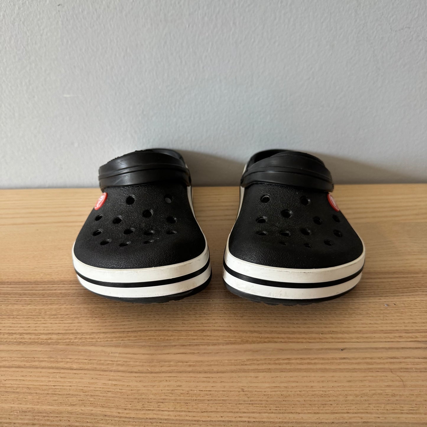Crocs / Sandals / J2