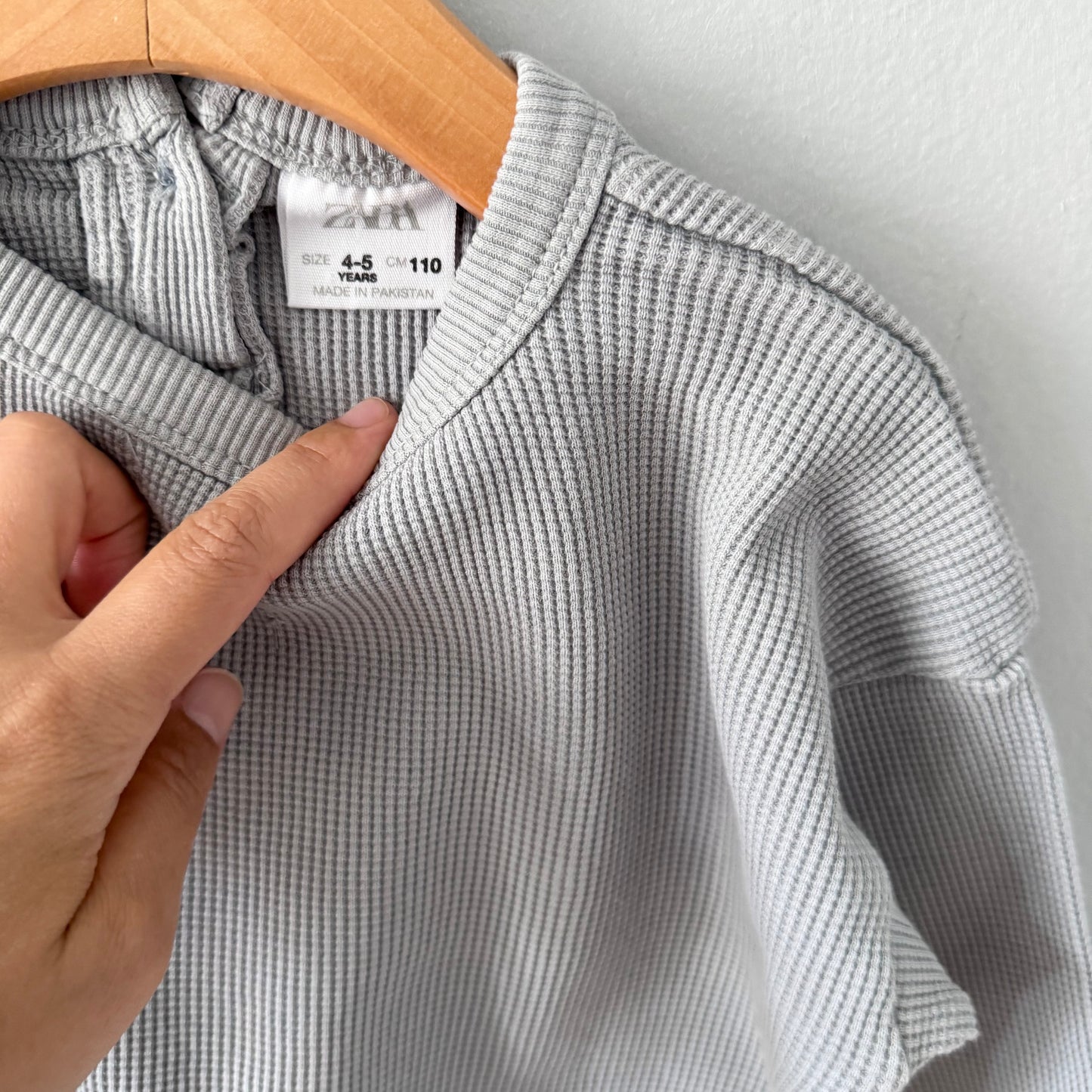Zara / Light grey waffle long sleeve / 4-5Y
