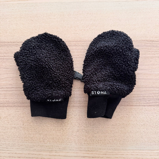 Stonz / Black mittens / 4-8Y