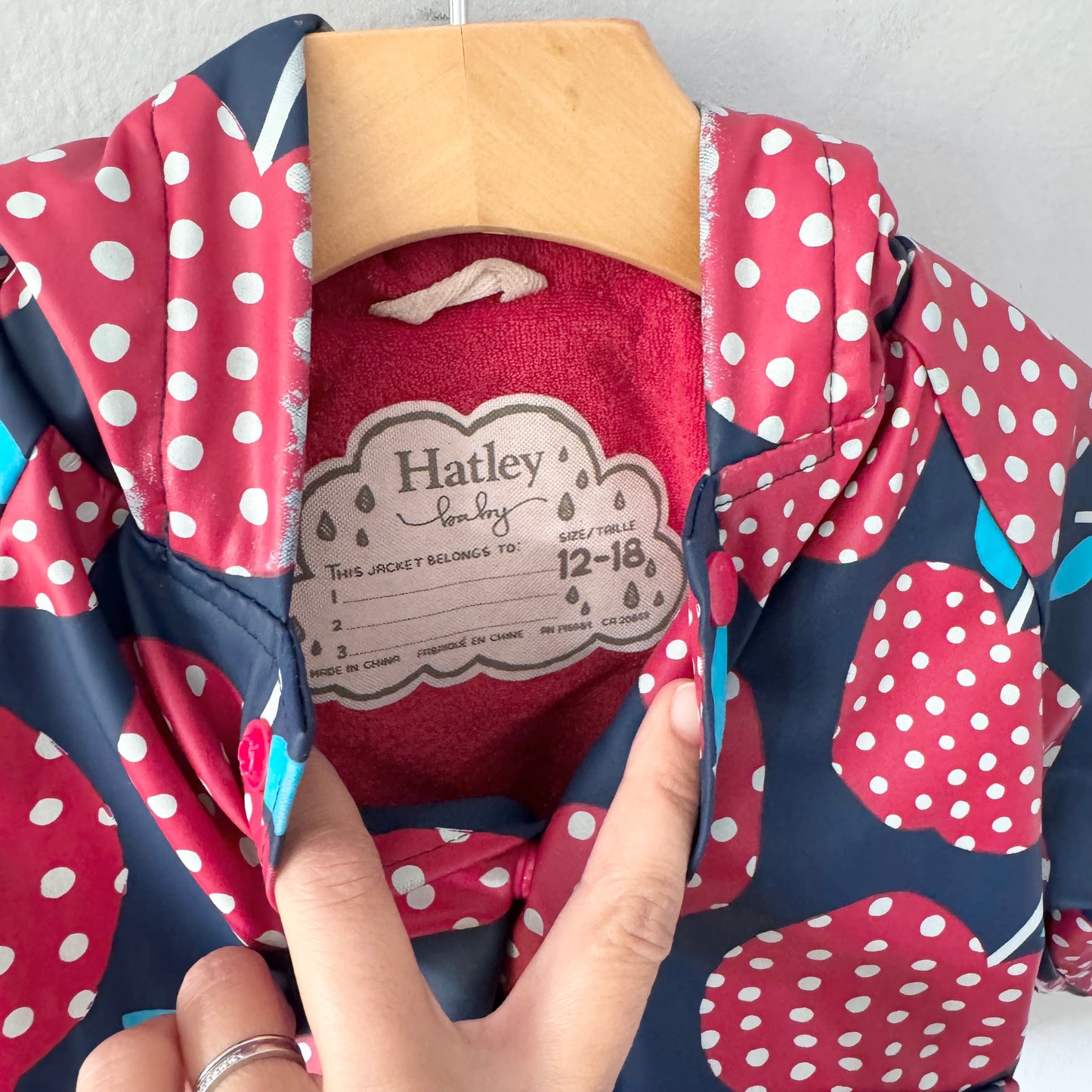 Hatley / Navy apple rain jacket / 12-18M