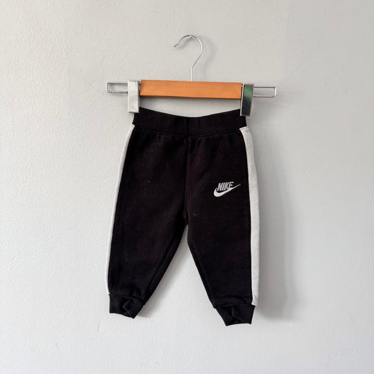 Nike / Black sweatpants / 12M
