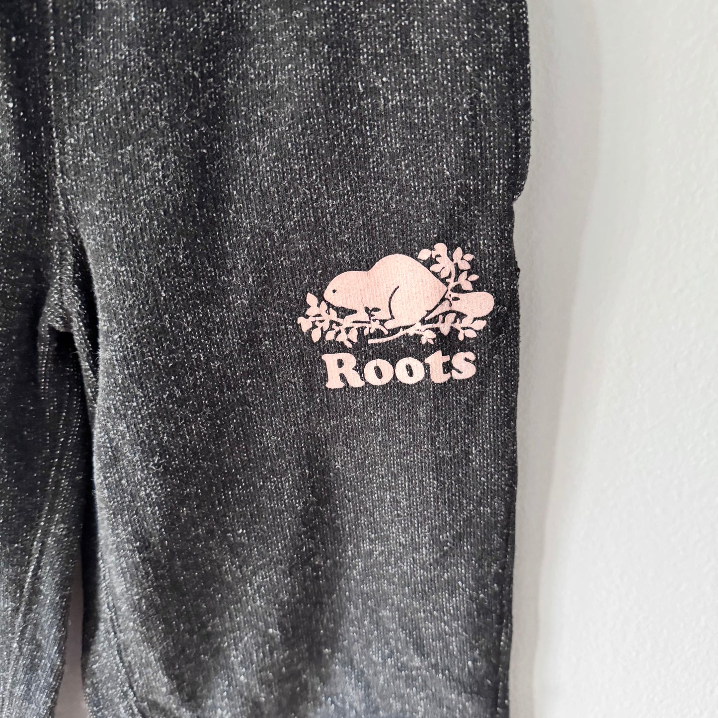 Roots / Black x pink logo sweatpants / 7Y
