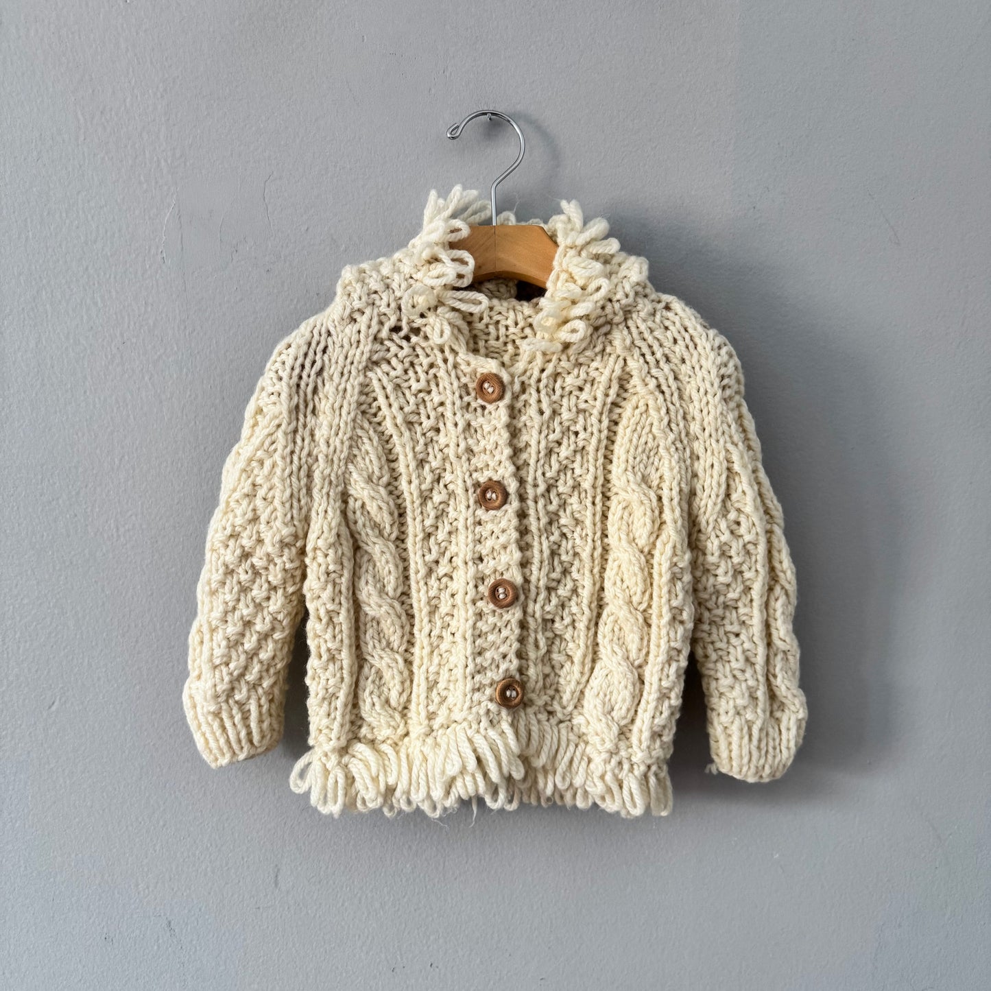 Fait main / Cardigan en tricot torsadé ivoire / 24M
