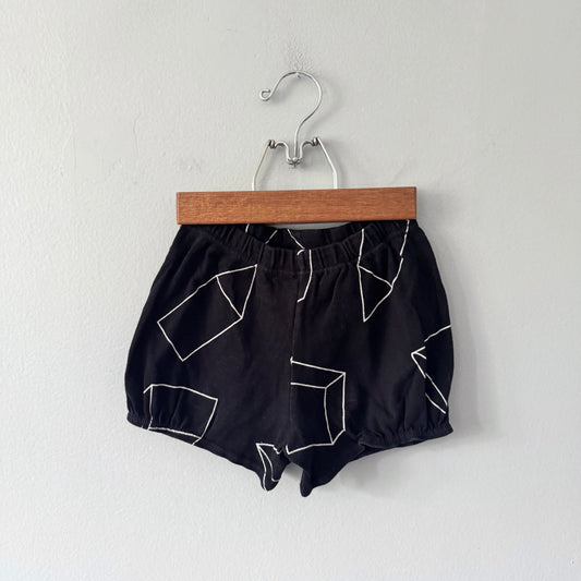 Nununu / Black shorts / 2-3Y