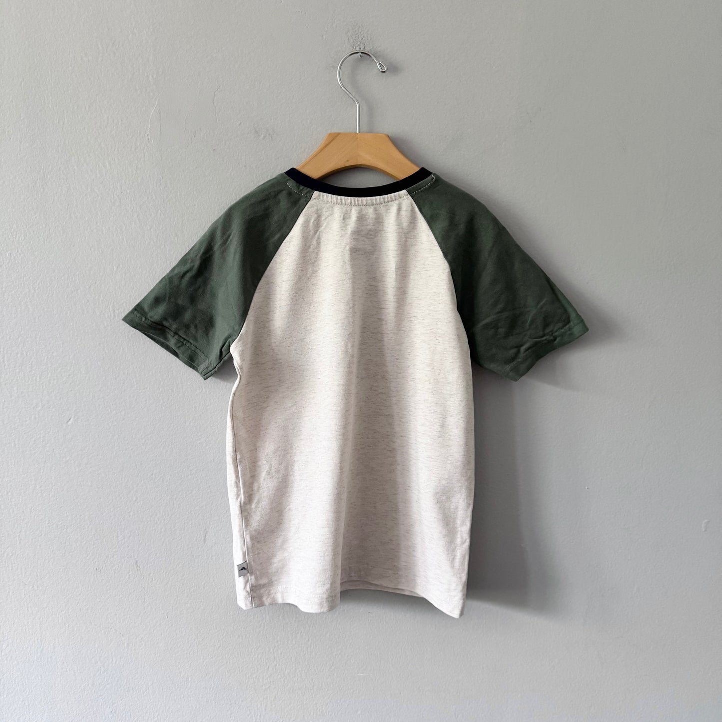 Tommy Bahama / Beige khaki raglan T-shirt / 5-6Y