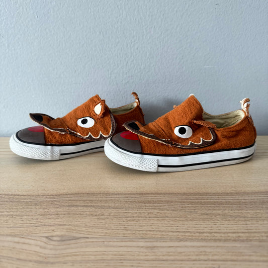 Converse / Velcro shoes / US9