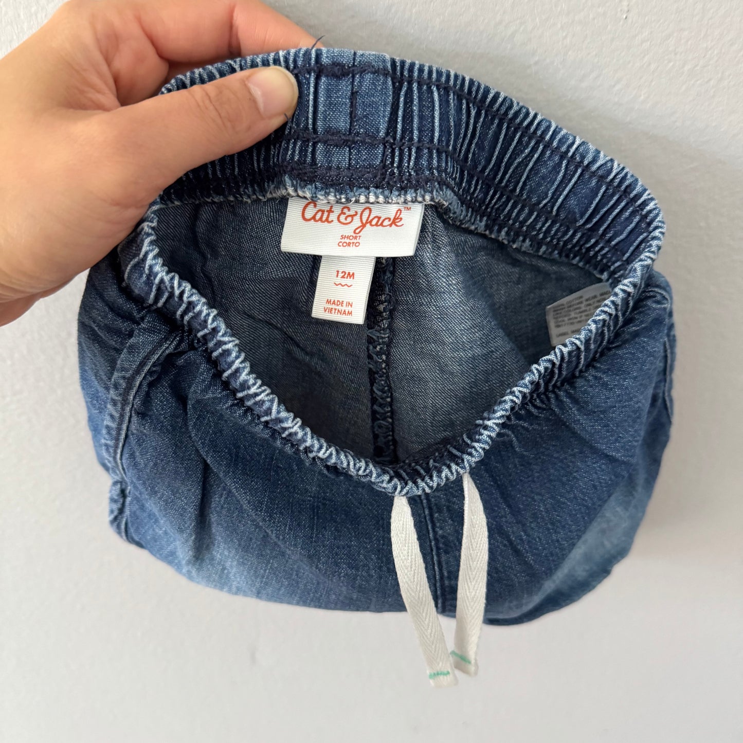 Cat & Jack / Denim shorts / 12M