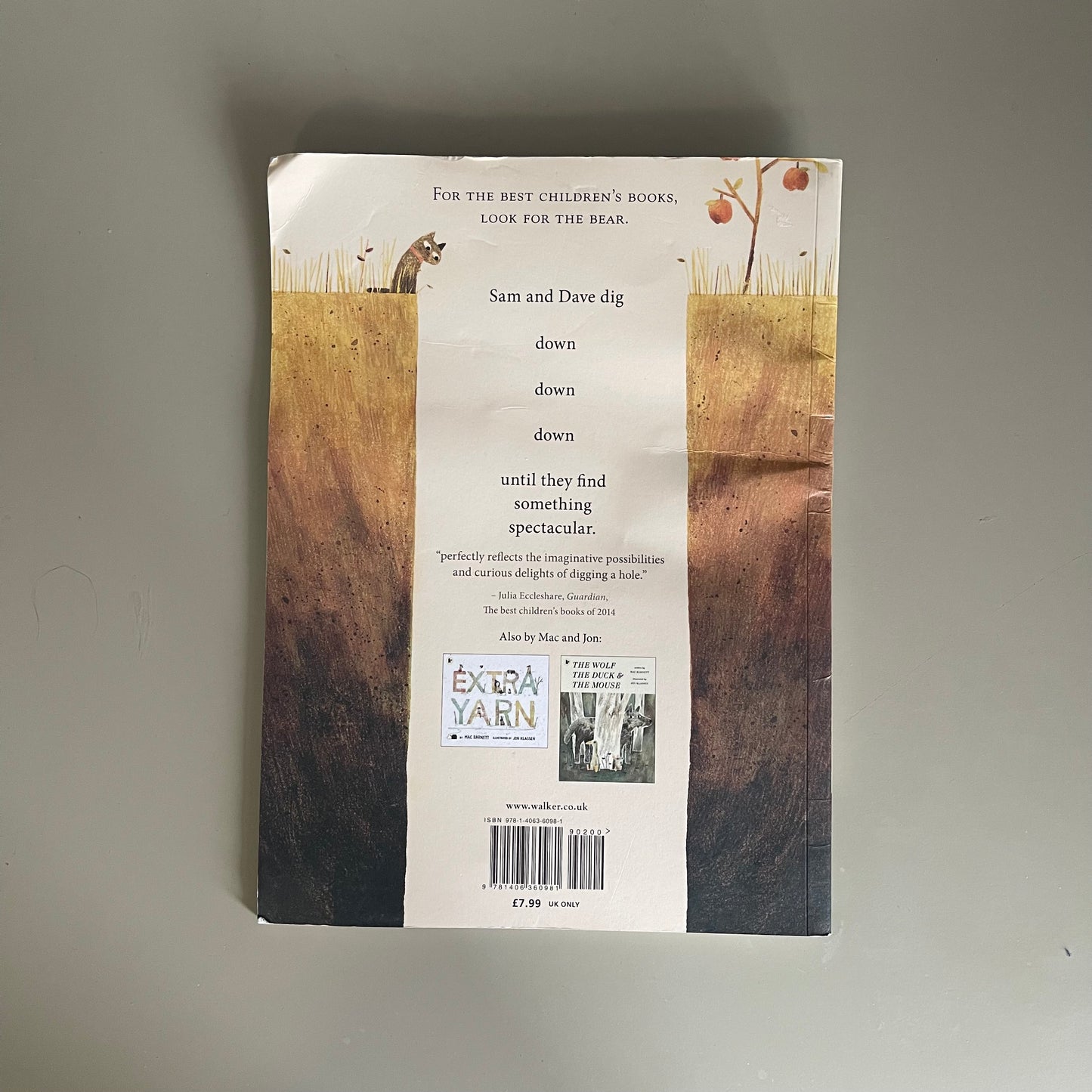 Sam & Dave Dig A Hole / Mac Barnett and Jon Klassen