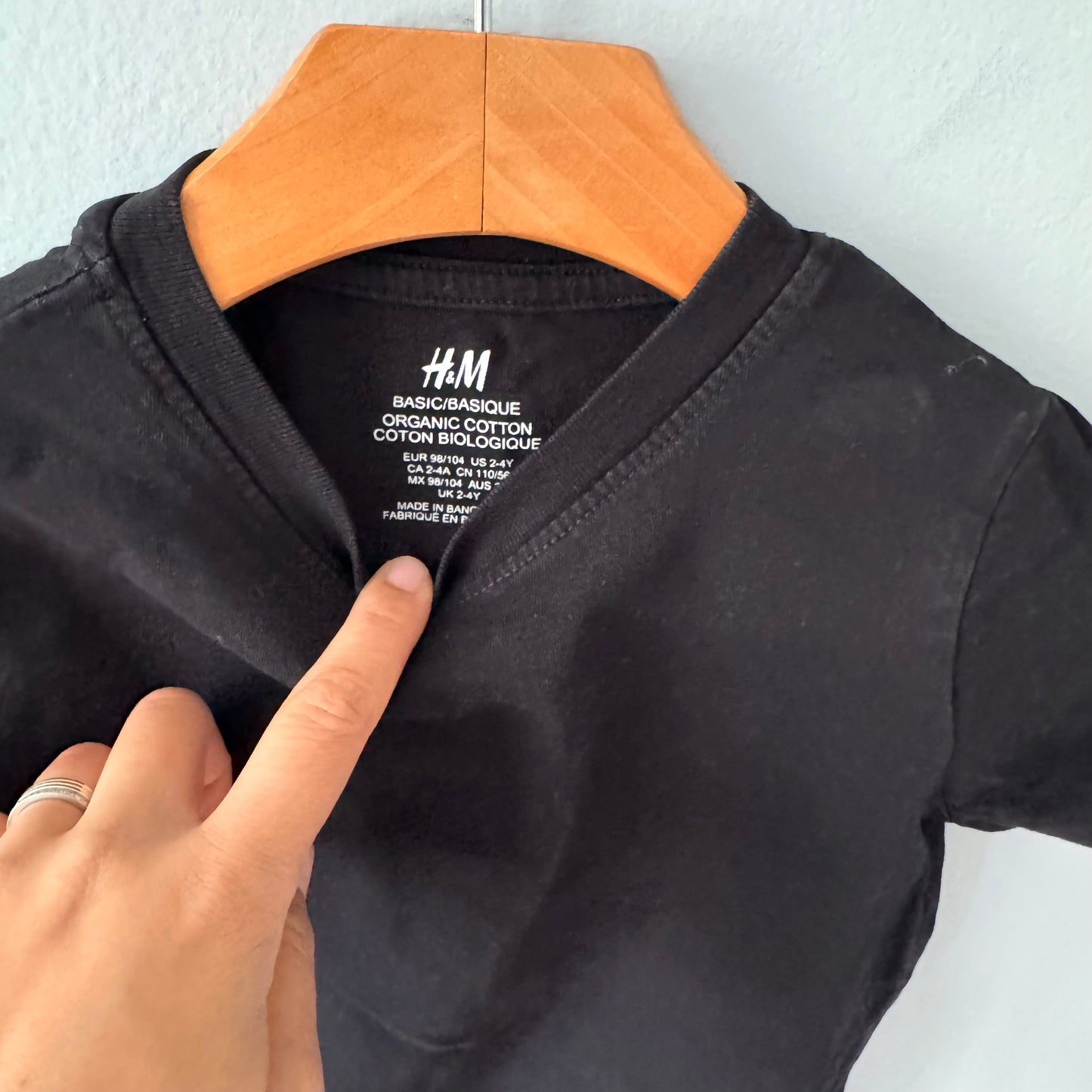 H&M / Black T-shirt / 2-4Y